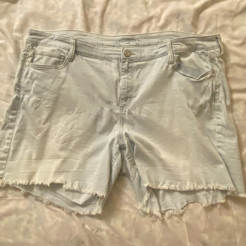 Plus Size Light Wash Frayed End Medium Length Denim Shorts